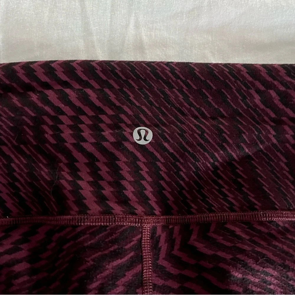 Lululemon Hi Rise Wunder Under Pants Leggings Red Grape Black Size 6 EUC